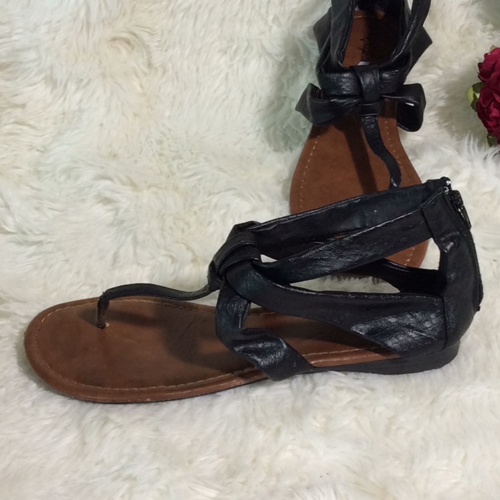 Cupid Sandals - Picture 2 of 3